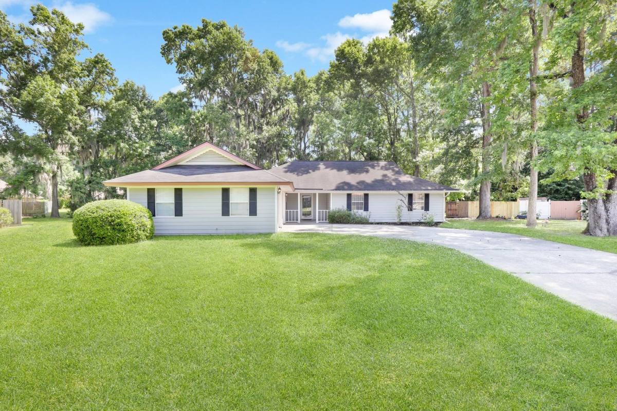 House for rent at 8 N Nicholson Circle, Savannah, GA 31419