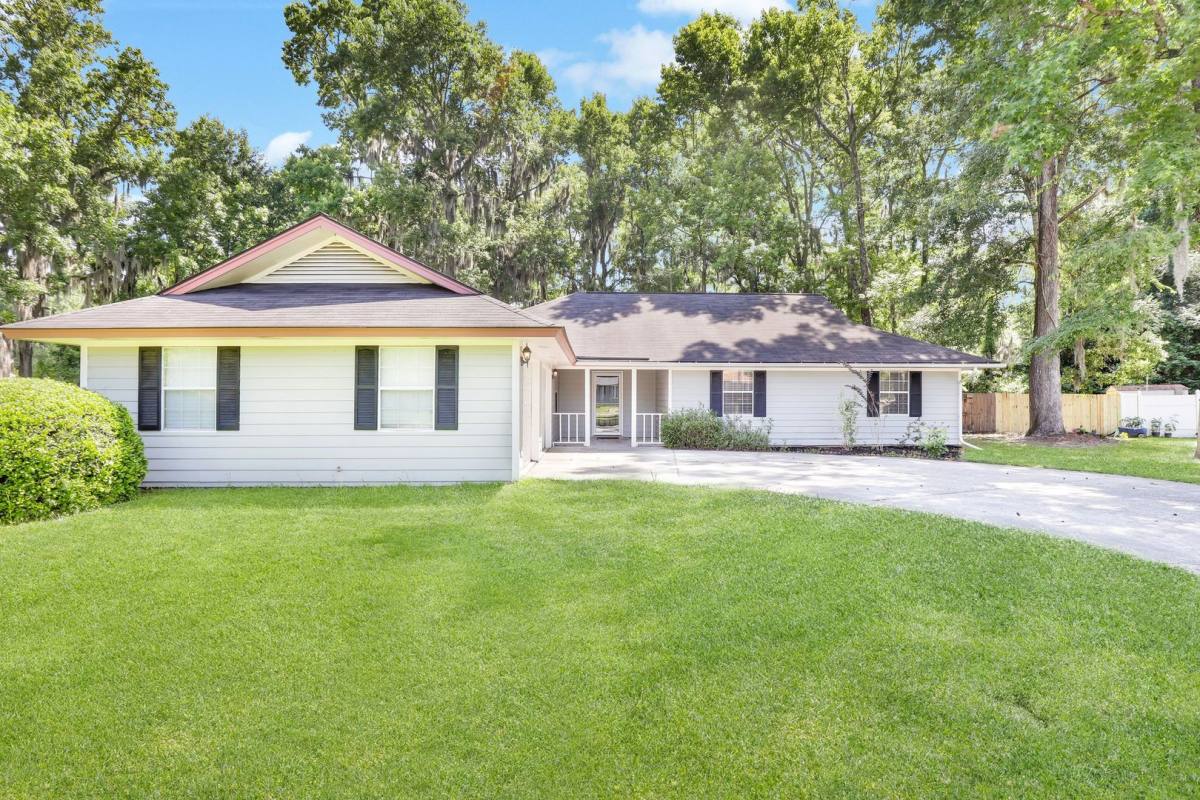 House for rent at 8 N Nicholson Circle, Savannah, GA 31419