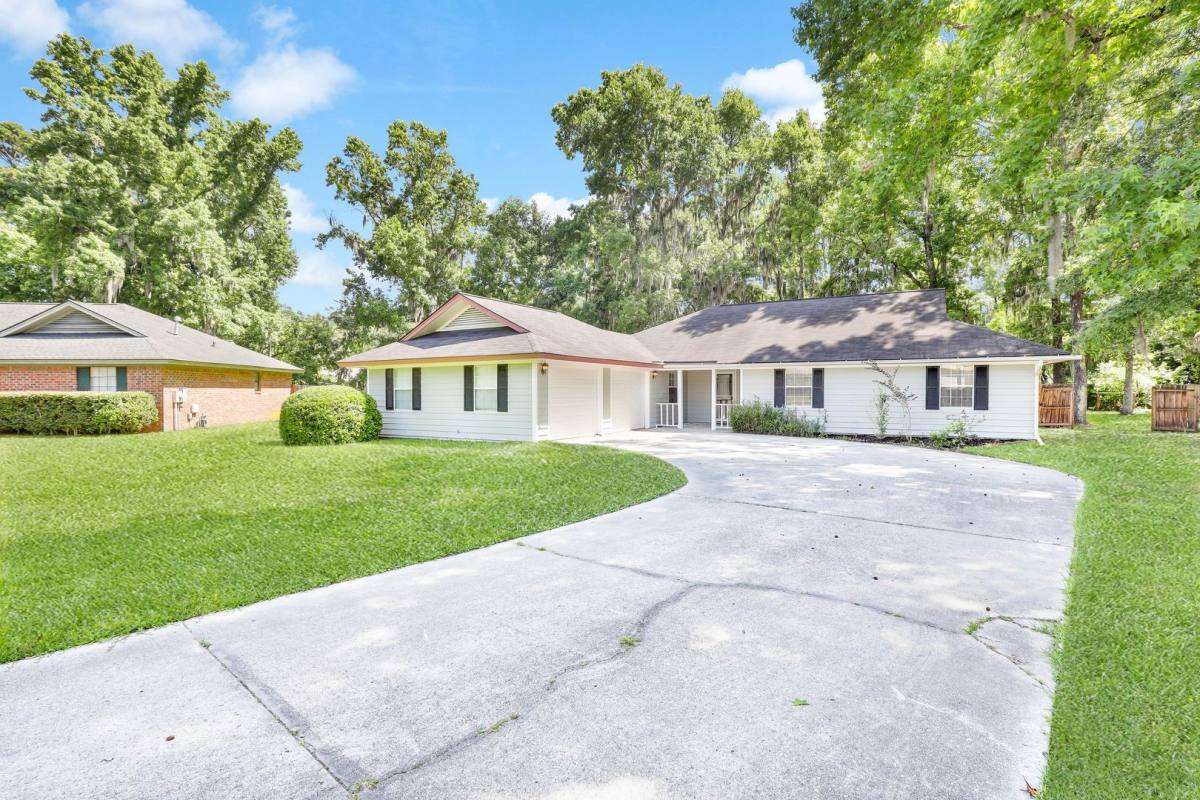House for rent at 8 N Nicholson Circle, Savannah, GA 31419