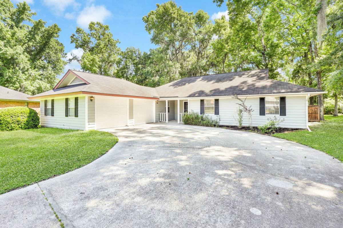 House for rent at 8 N Nicholson Circle, Savannah, GA 31419