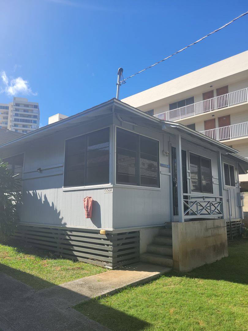 Apartment for rent at 1552-1556 Pensacola St, Honolulu, HI 96822