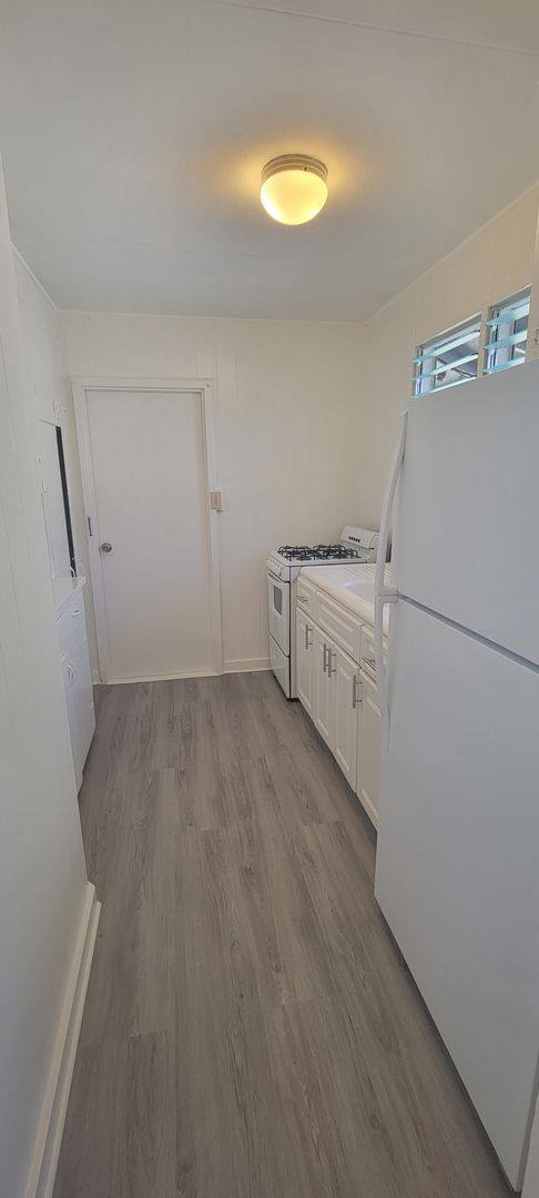 Apartment for rent at 1552-1556 Pensacola St, Honolulu, HI 96822