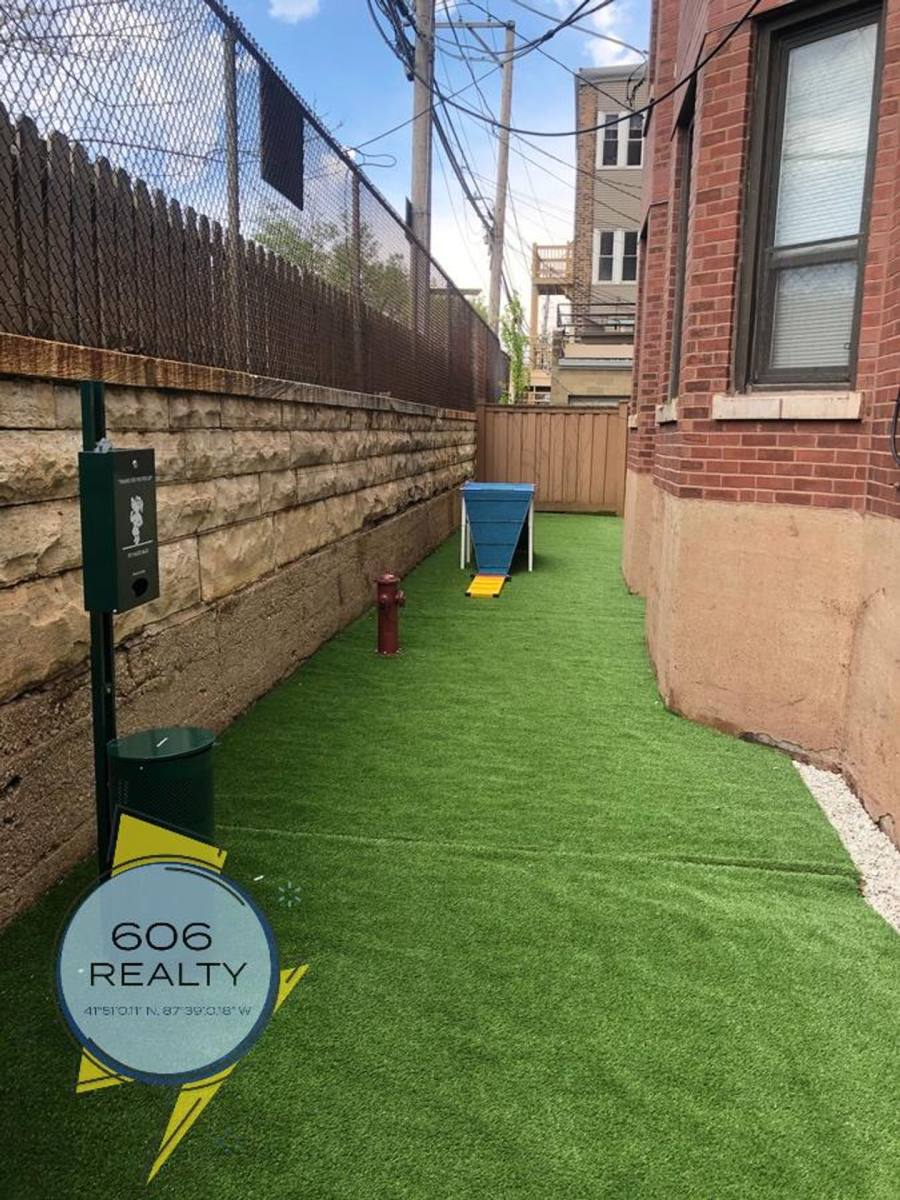 Apartment for rent at 732 W Bittersweet Place, Chicago, IL 60613