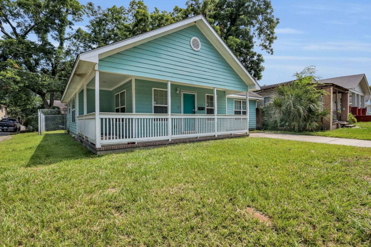 House for rent at 1202 E Waldburg St, Savannah, GA 31404