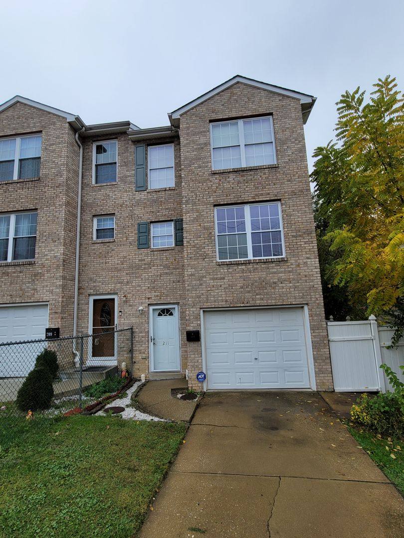Townhouse for rent at 211 7th Ave, Wilmington, DE 19805