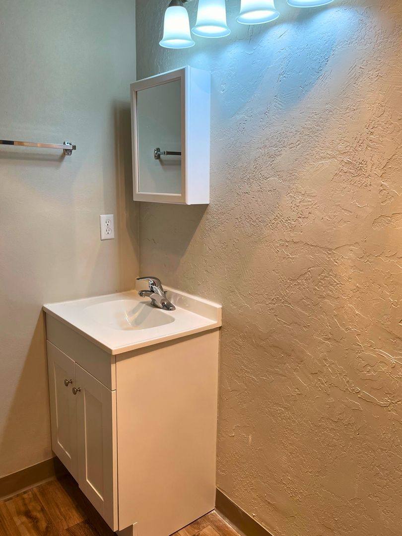 Apartment for rent at 2705 Oak St, Eugene, OR 97405