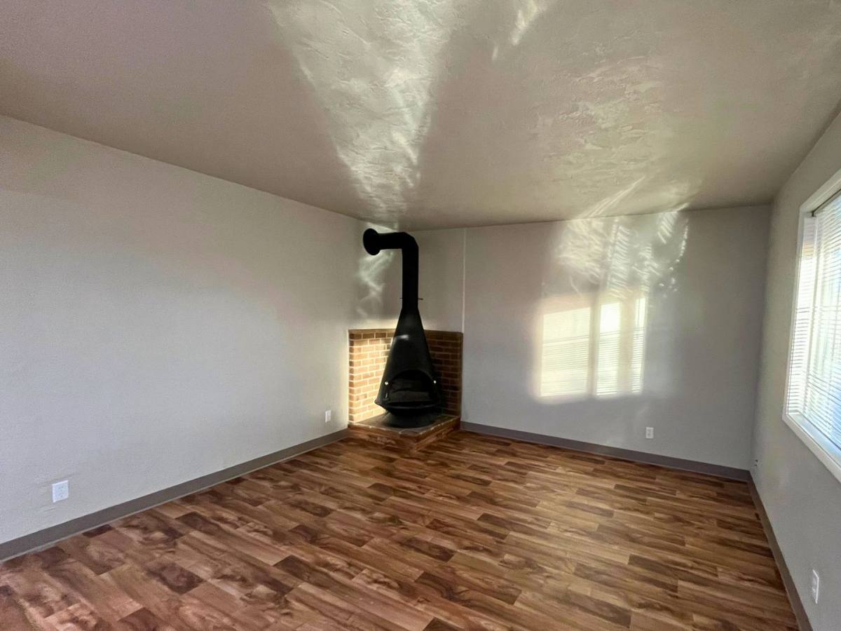 Apartment for rent at 2705 Oak St, Eugene, OR 97405