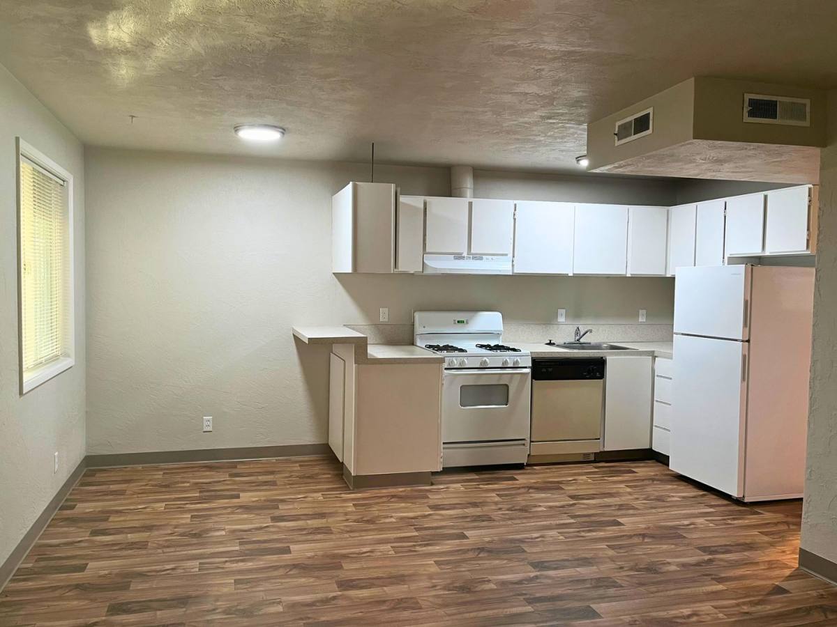 Apartment for rent at 2705 Oak St, Eugene, OR 97405