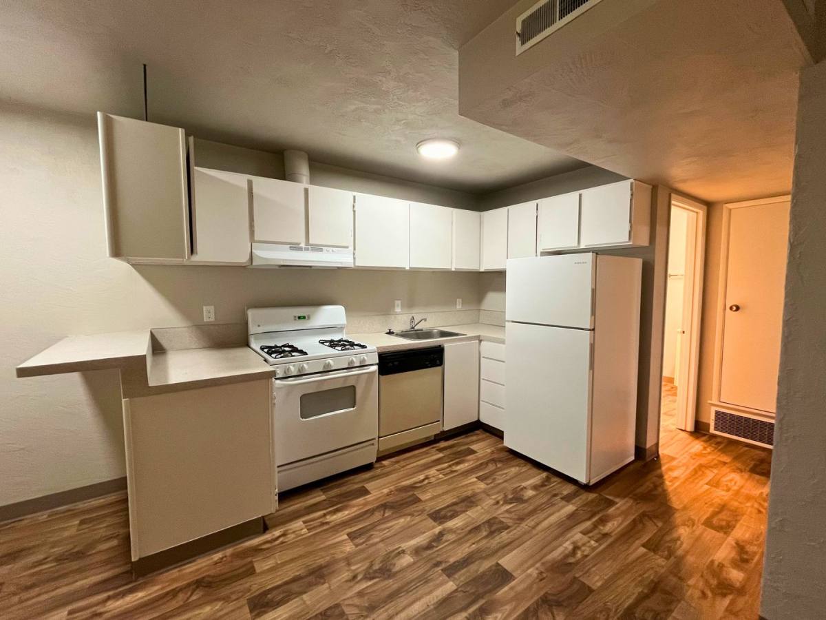 Apartment for rent at 2705 Oak St, Eugene, OR 97405
