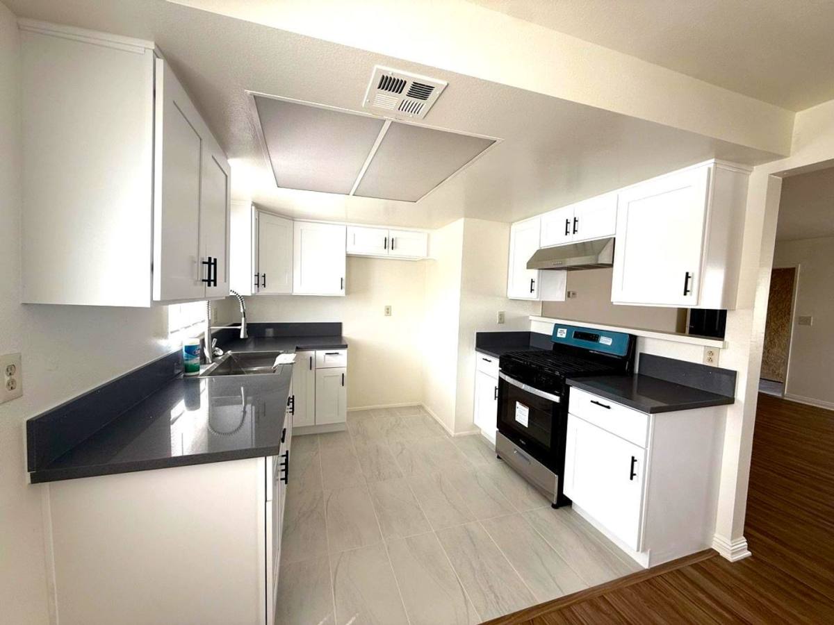 Apartment for rent at 805-809 S Stoneman Ave, Alhambra, CA 91801