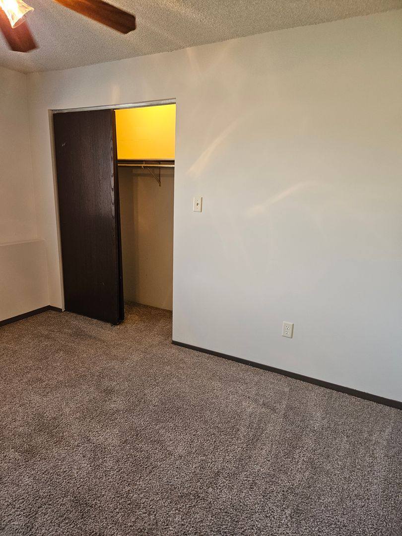 Apartment for rent at 1460 Pioneer Rd, Crest Hill, IL 60403