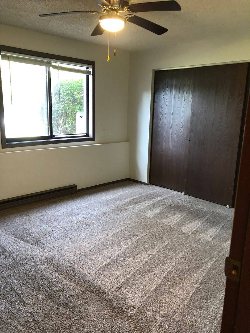Apartment for rent at 1460 Pioneer Rd, Crest Hill, IL 60403