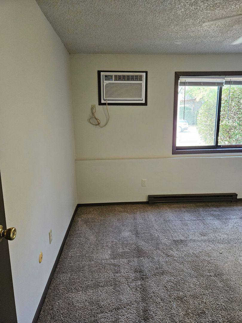 Apartment for rent at 1460 Pioneer Rd, Crest Hill, IL 60403