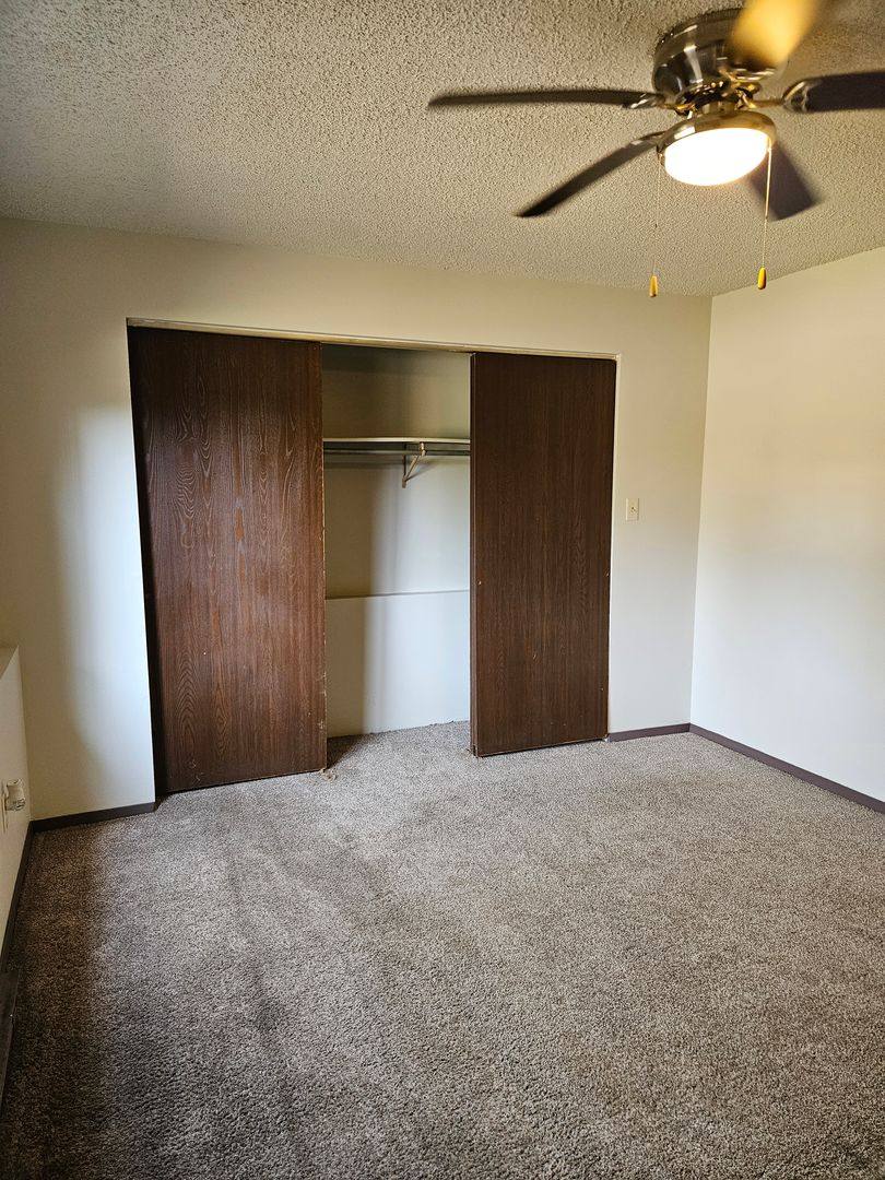 Apartment for rent at 1460 Pioneer Rd, Crest Hill, IL 60403