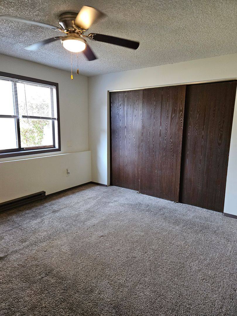 Apartment for rent at 1460 Pioneer Rd, Crest Hill, IL 60403
