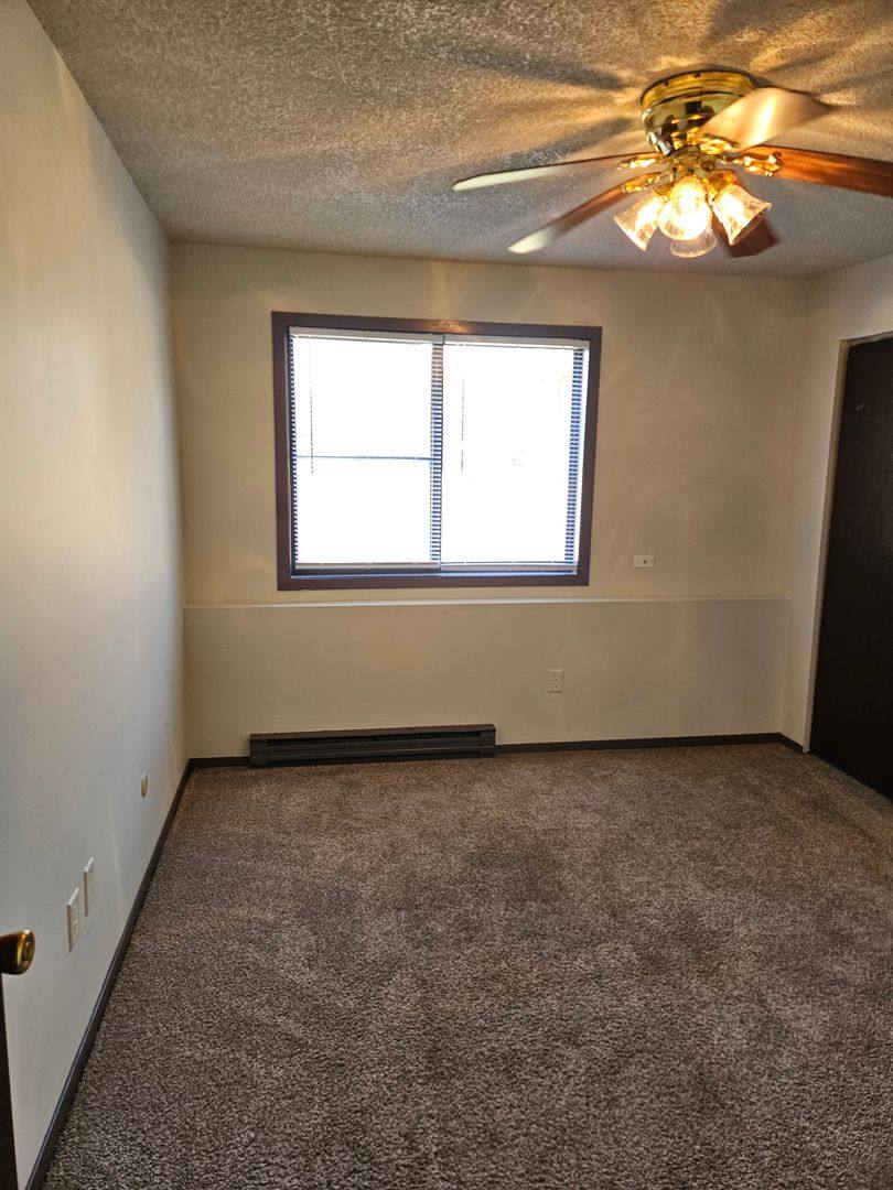 Apartment for rent at 1460 Pioneer Rd, Crest Hill, IL 60403