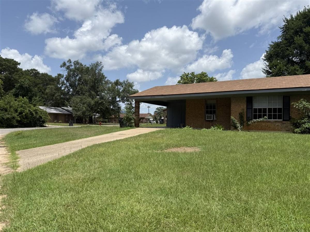 House for rent at 2113 Meadowview Circle, Coushatta, LA 71019