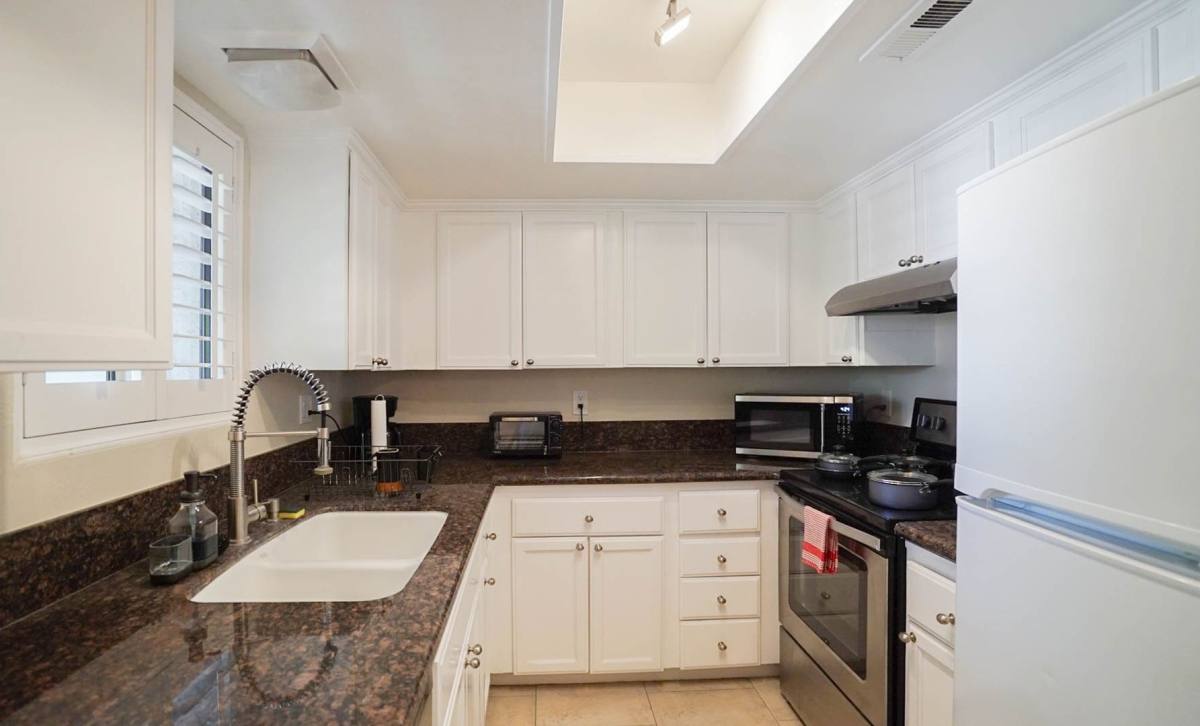 Condo for rent at 5301 E Waverly Dr, Palm Springs, CA 92264