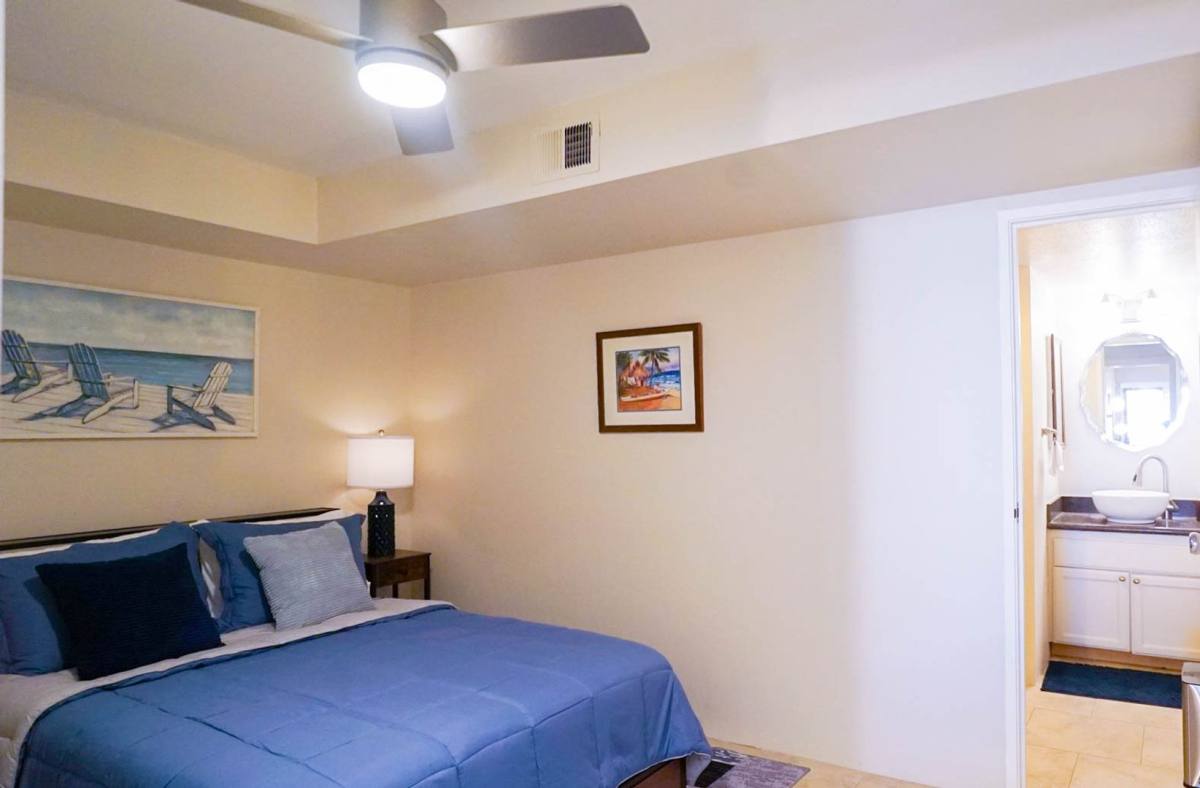 Condo for rent at 5301 E Waverly Dr, Palm Springs, CA 92264