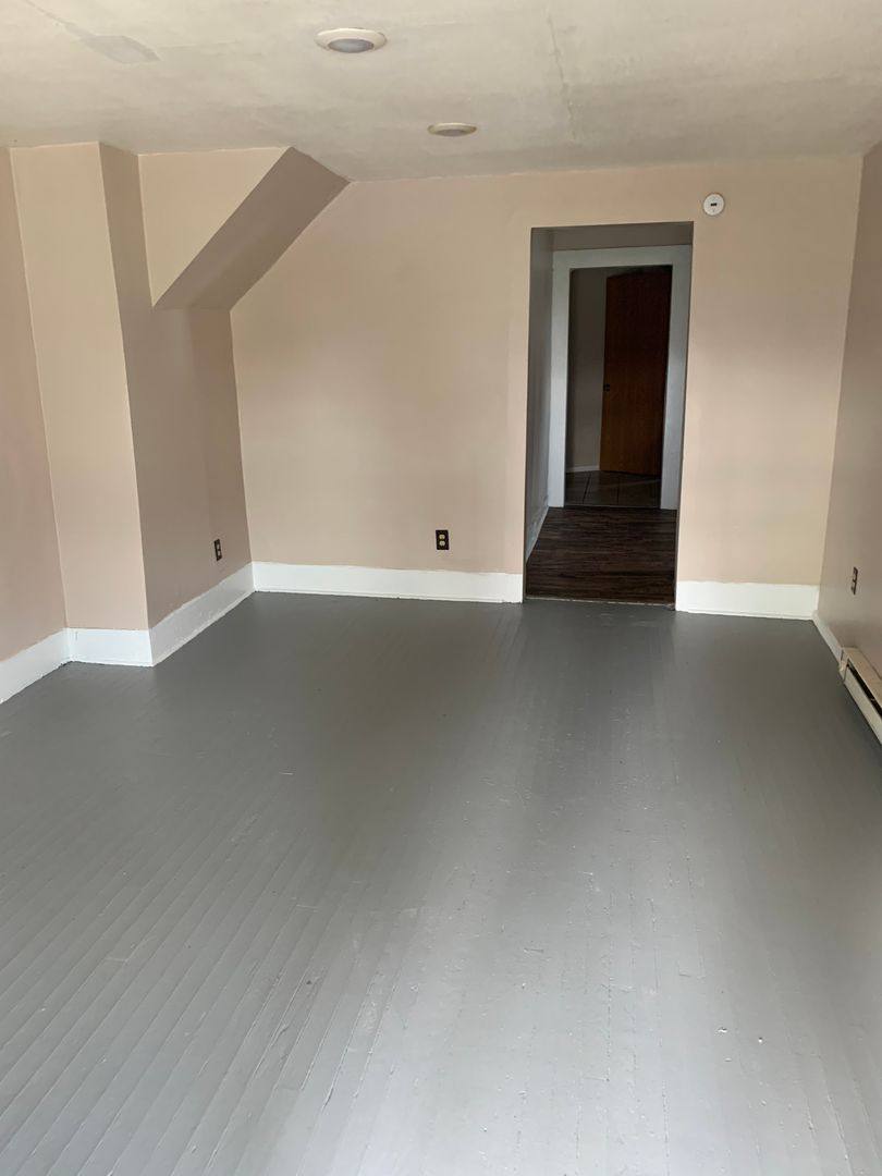 Apartment for rent at 1015 Lynn St, Parkersburg, WV 26101