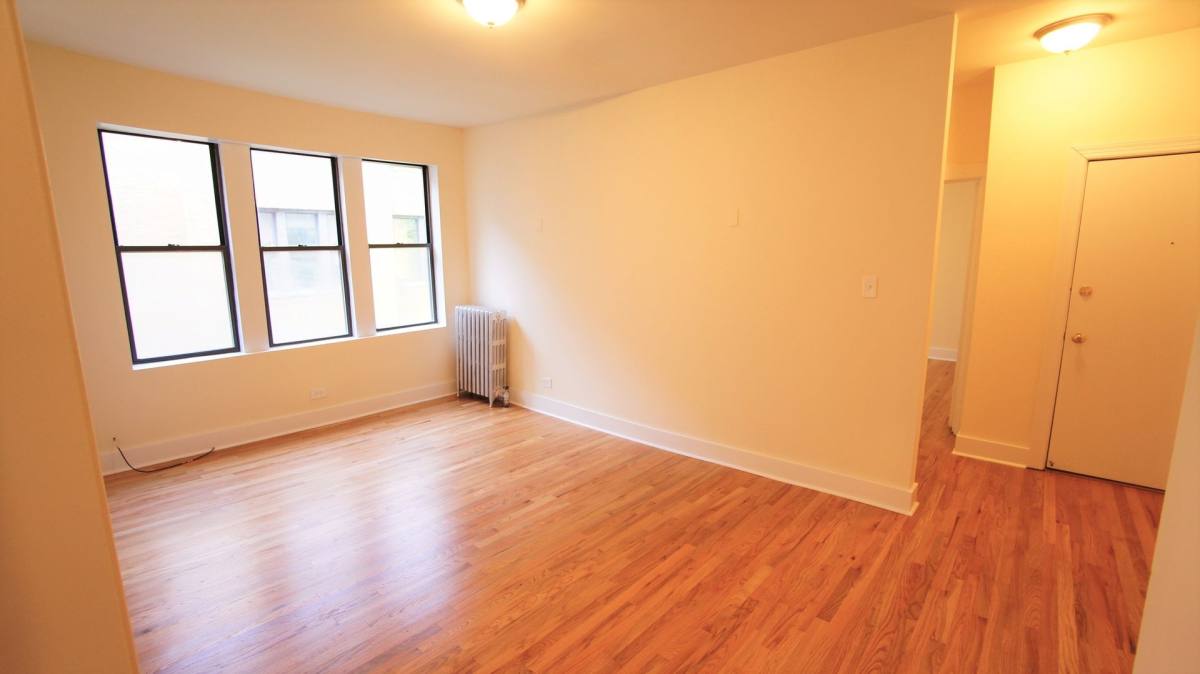 Apartment for rent at 1530-42 N Kedzie, Chicago, IL 60651