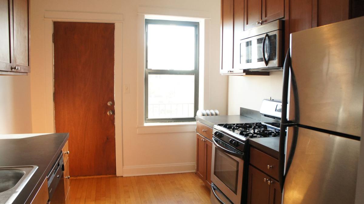 Apartment for rent at 1949-51 W Cuyler, Chicago, IL 60613