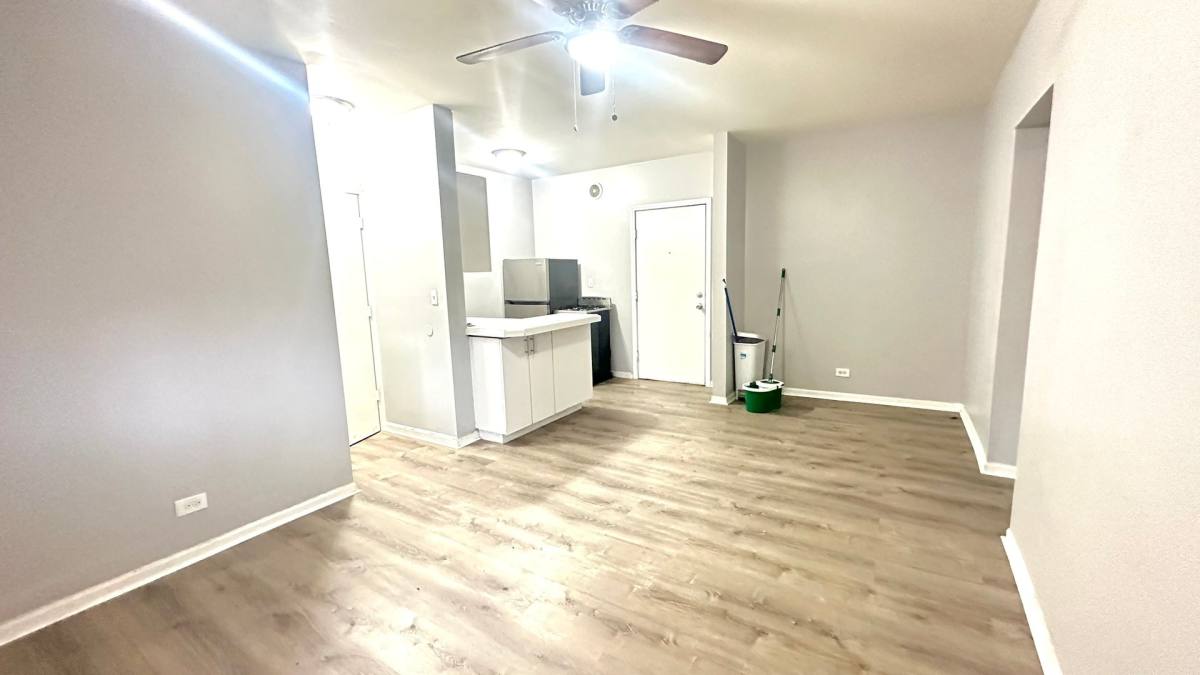 Apartment for rent at 4031 N Kenmore, Chicago, IL 60613
