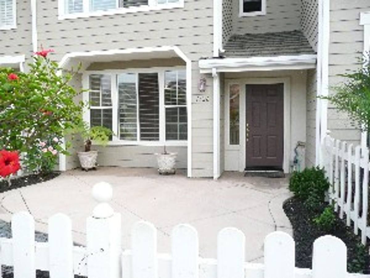 Townhouse for rent at 1326 Statice Court, Carlsbad, CA 92011