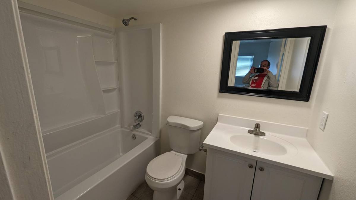 Apartment for rent at 9922 W Broadway, Anaheim, CA 92804