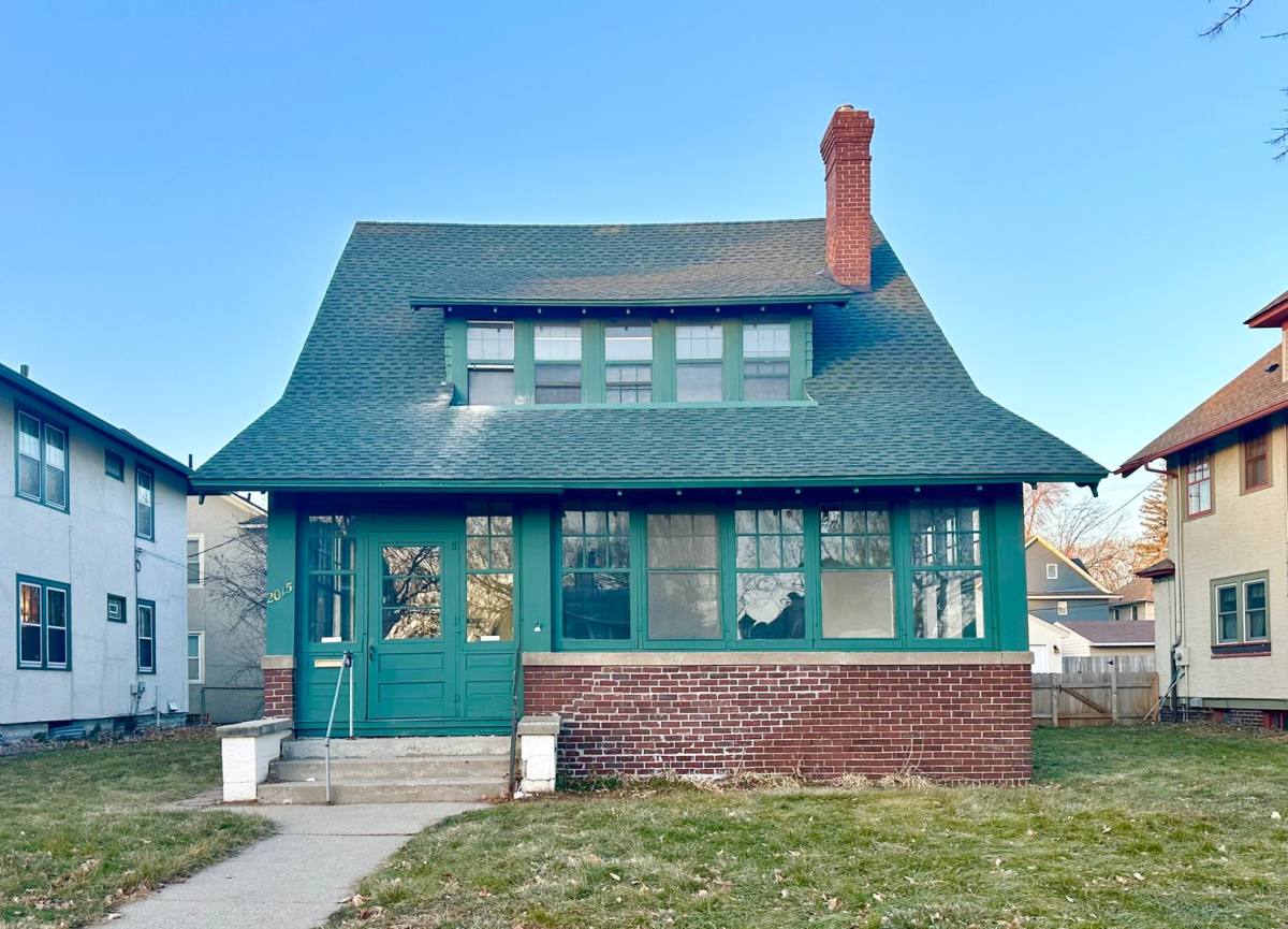 House for rent at 2015 Laurel Ave, Saint Paul, MN 55104