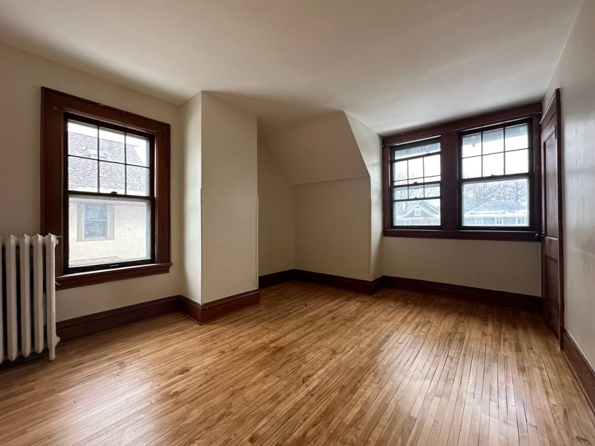 House for rent at 2015 Laurel Ave, Saint Paul, MN 55104