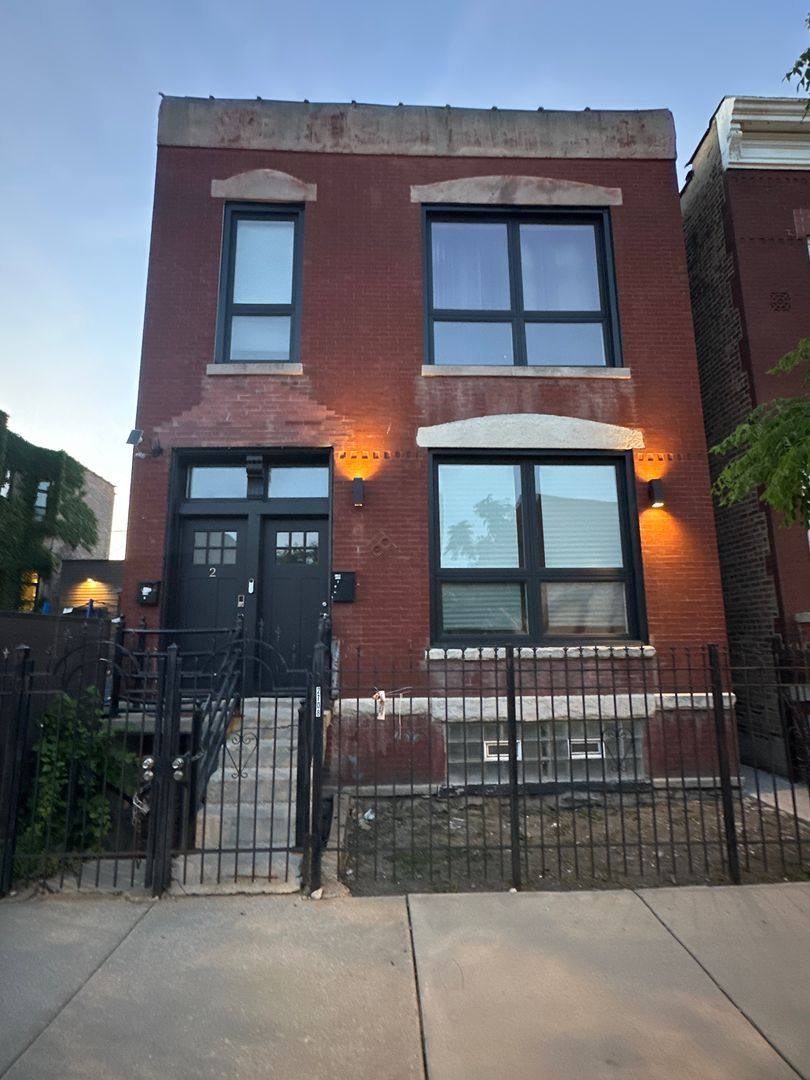 Apartment for rent at 2708 W Maypole Ave, Chicago, IL 60612