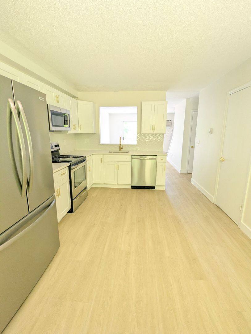 Apartment for rent at 446 Perkins Ave, Waterbury, CT 06704