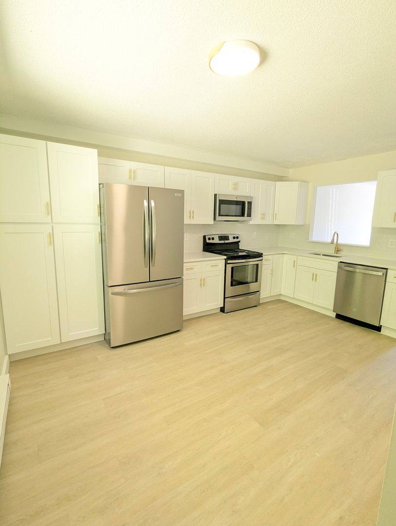 Apartment for rent at 446 Perkins Ave, Waterbury, CT 06704