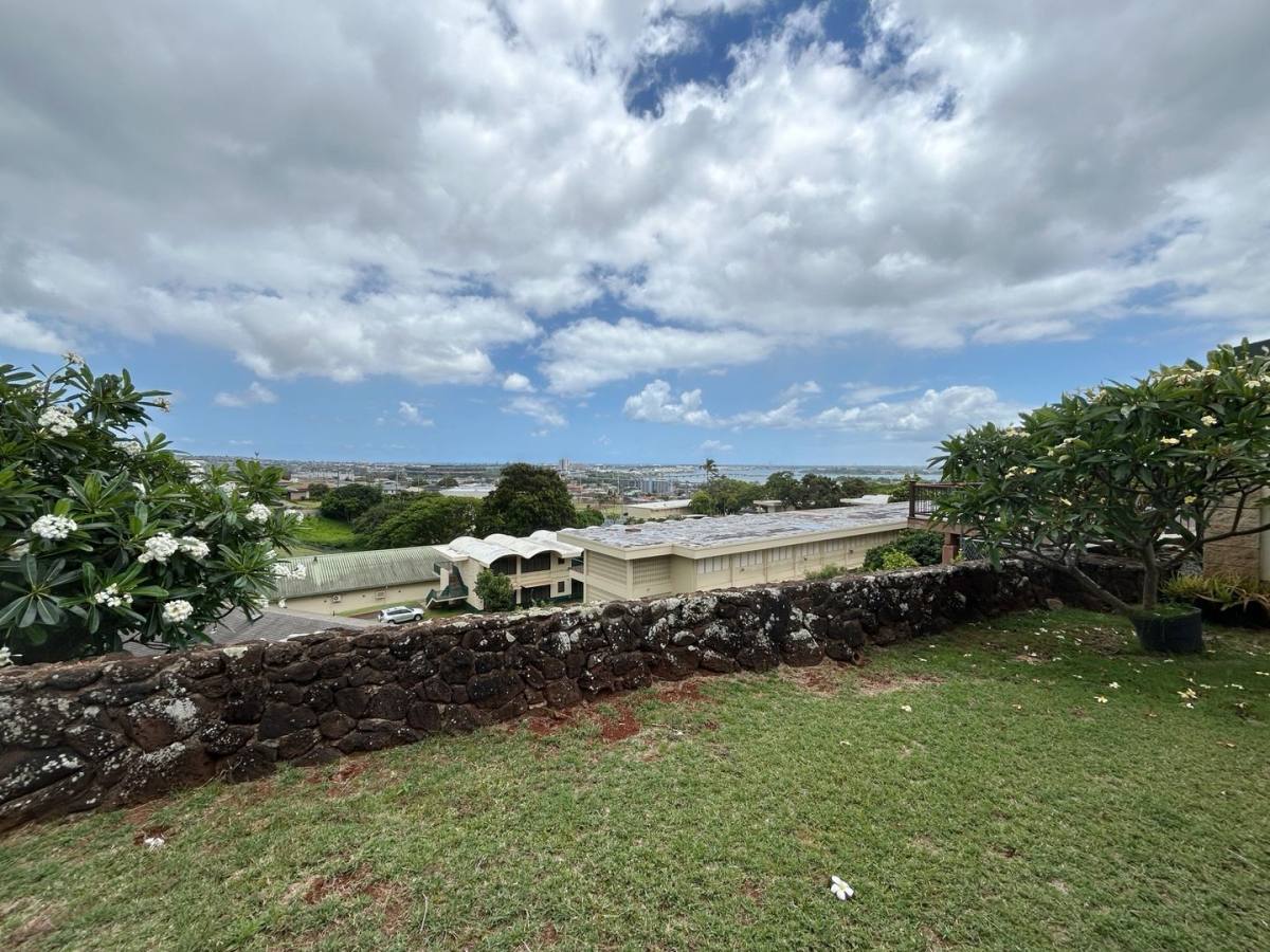 Apartment for rent at 98-835 Iliee St, Aiea, HI 96701