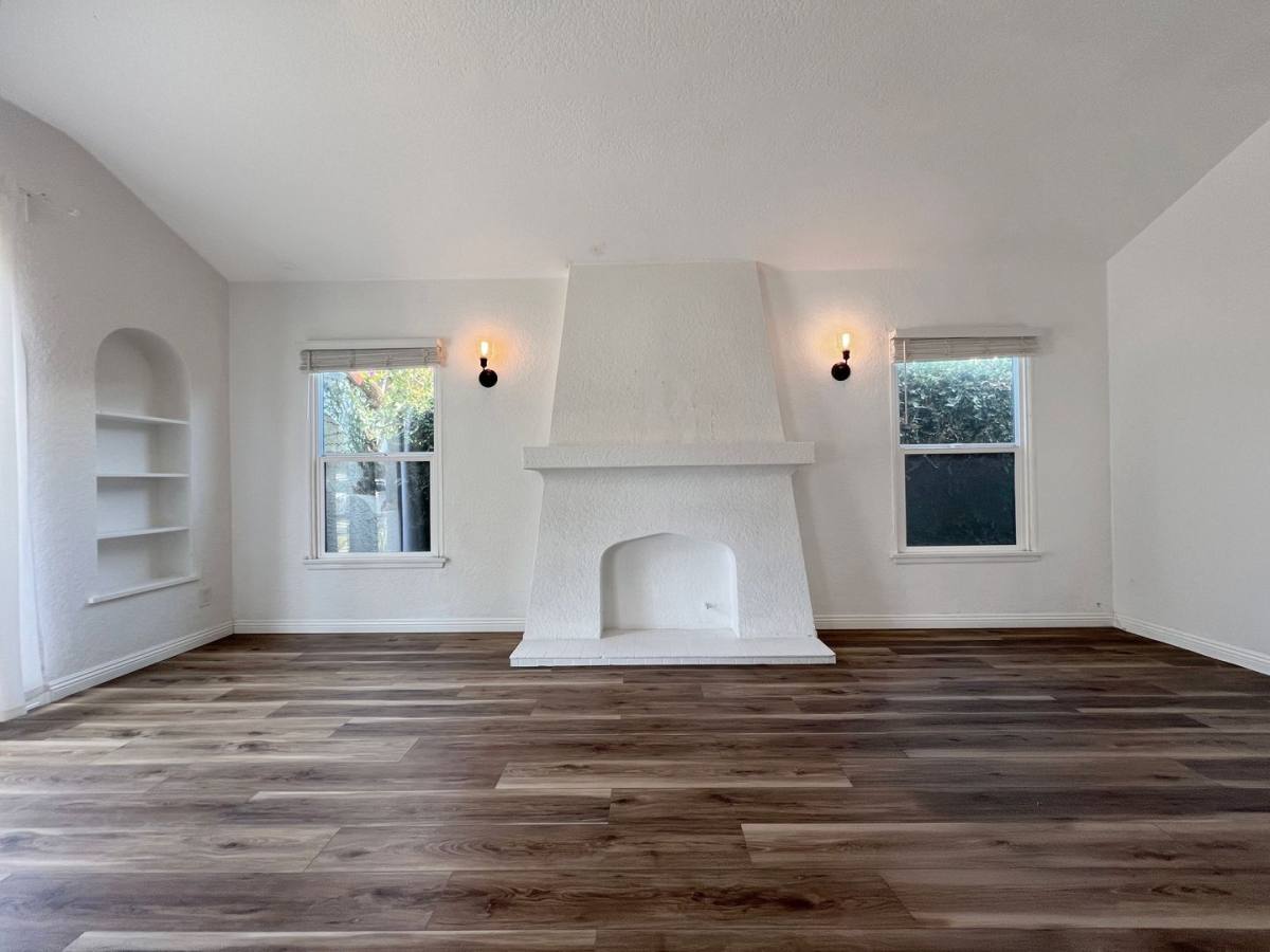 Apartment for rent at 2316-2322 Eucalyptus Ave, Long Beach, CA 90806
