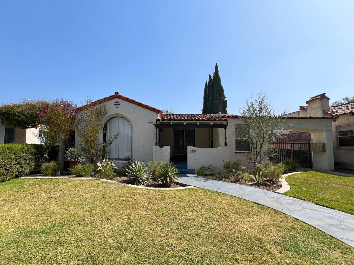 Apartment for rent at 2316-2322 Eucalyptus Ave, Long Beach, CA 90806