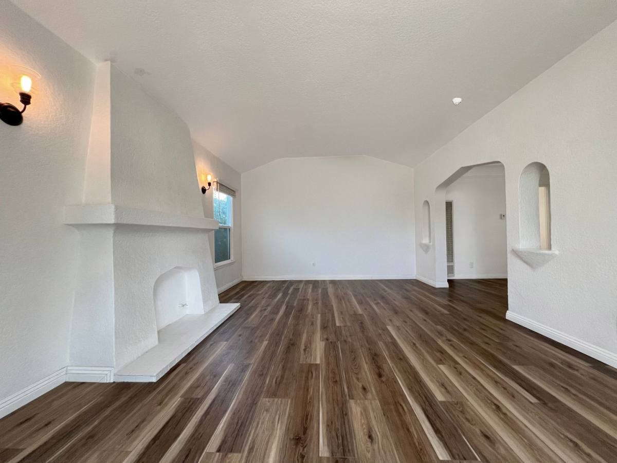 Apartment for rent at 2316-2322 Eucalyptus Ave, Long Beach, CA 90806