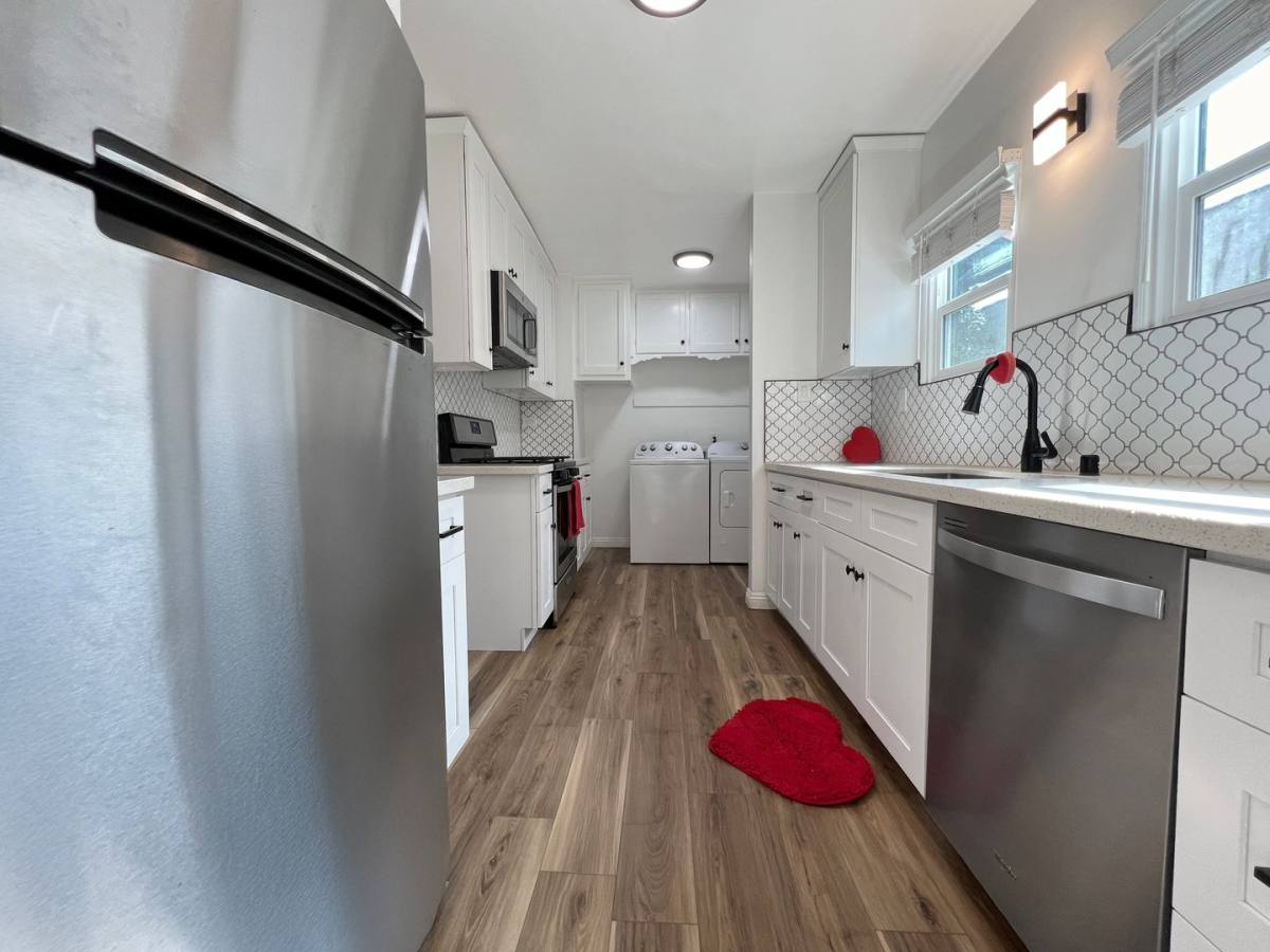 Apartment for rent at 2316-2322 Eucalyptus Ave, Long Beach, CA 90806