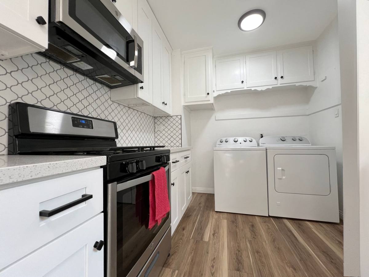 Apartment for rent at 2316-2322 Eucalyptus Ave, Long Beach, CA 90806