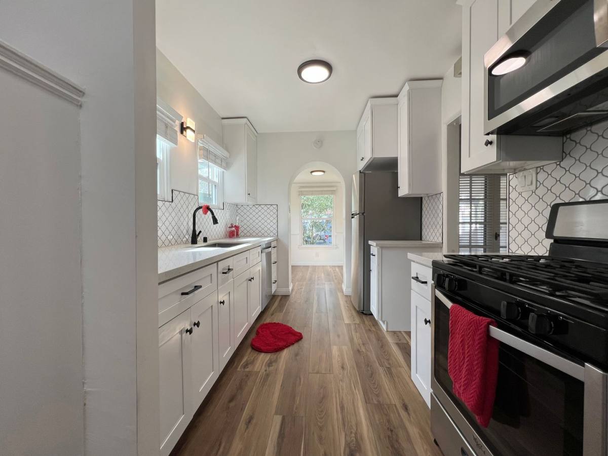 Apartment for rent at 2316-2322 Eucalyptus Ave, Long Beach, CA 90806