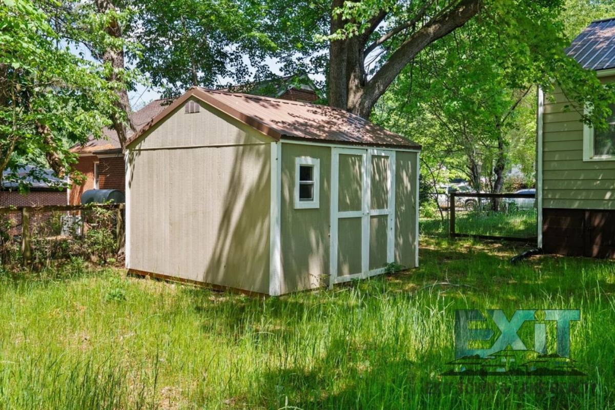 House for rent at 312 Hutcheson Ave, Chase City, VA 23924