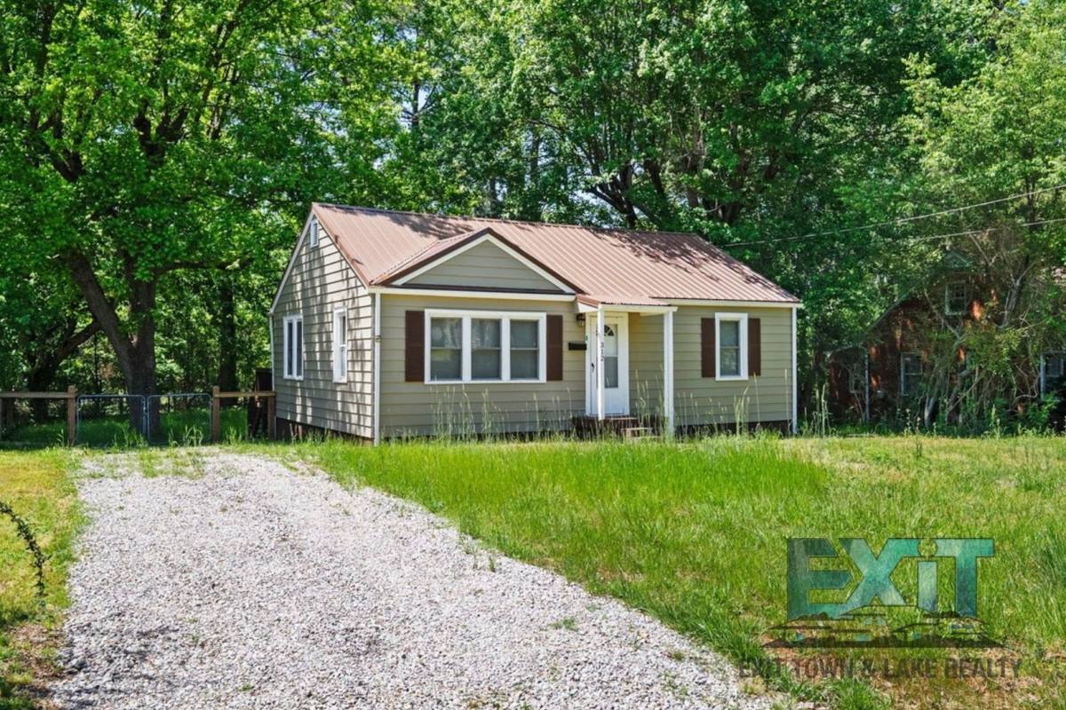 House for rent at 312 Hutcheson Ave, Chase City, VA 23924