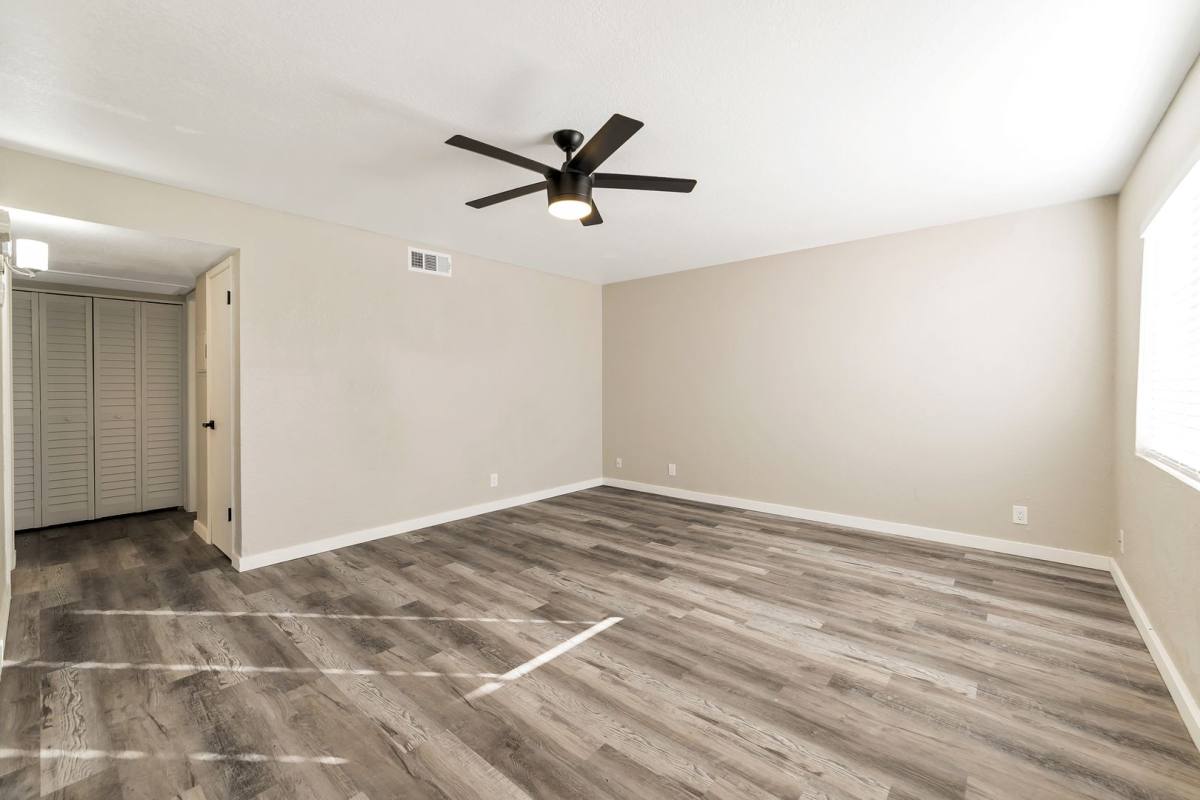 Apartment for rent at 2725 E Beck Lane, Phoenix, AZ 85032