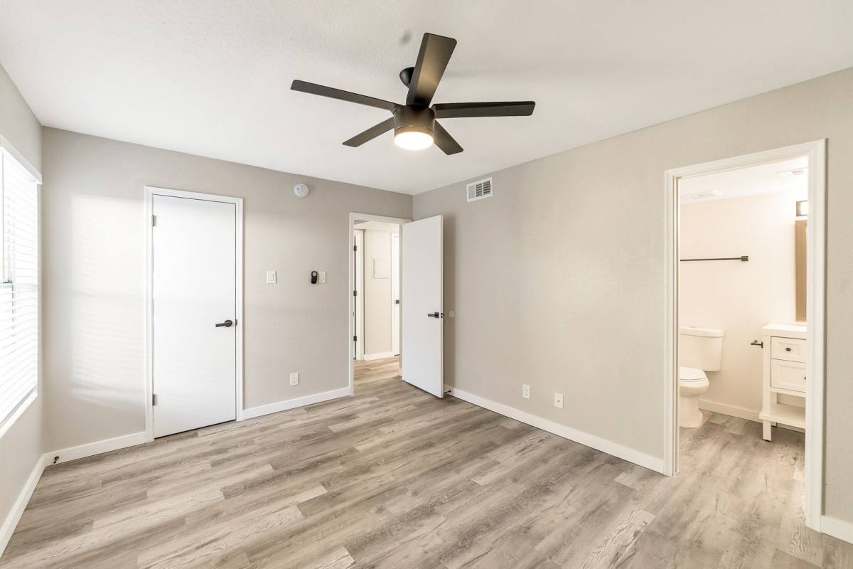 Apartment for rent at 2725 E Beck Lane, Phoenix, AZ 85032
