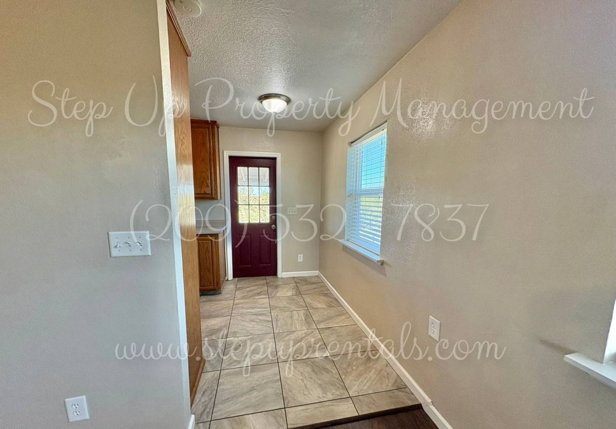 House for rent at 10313 Crackerbox Rd, Oakdale, CA 95361
