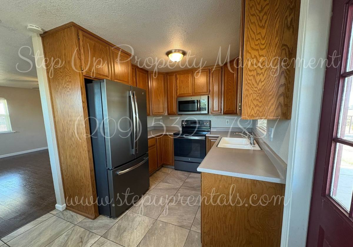 House for rent at 10313 Crackerbox Rd, Oakdale, CA 95361