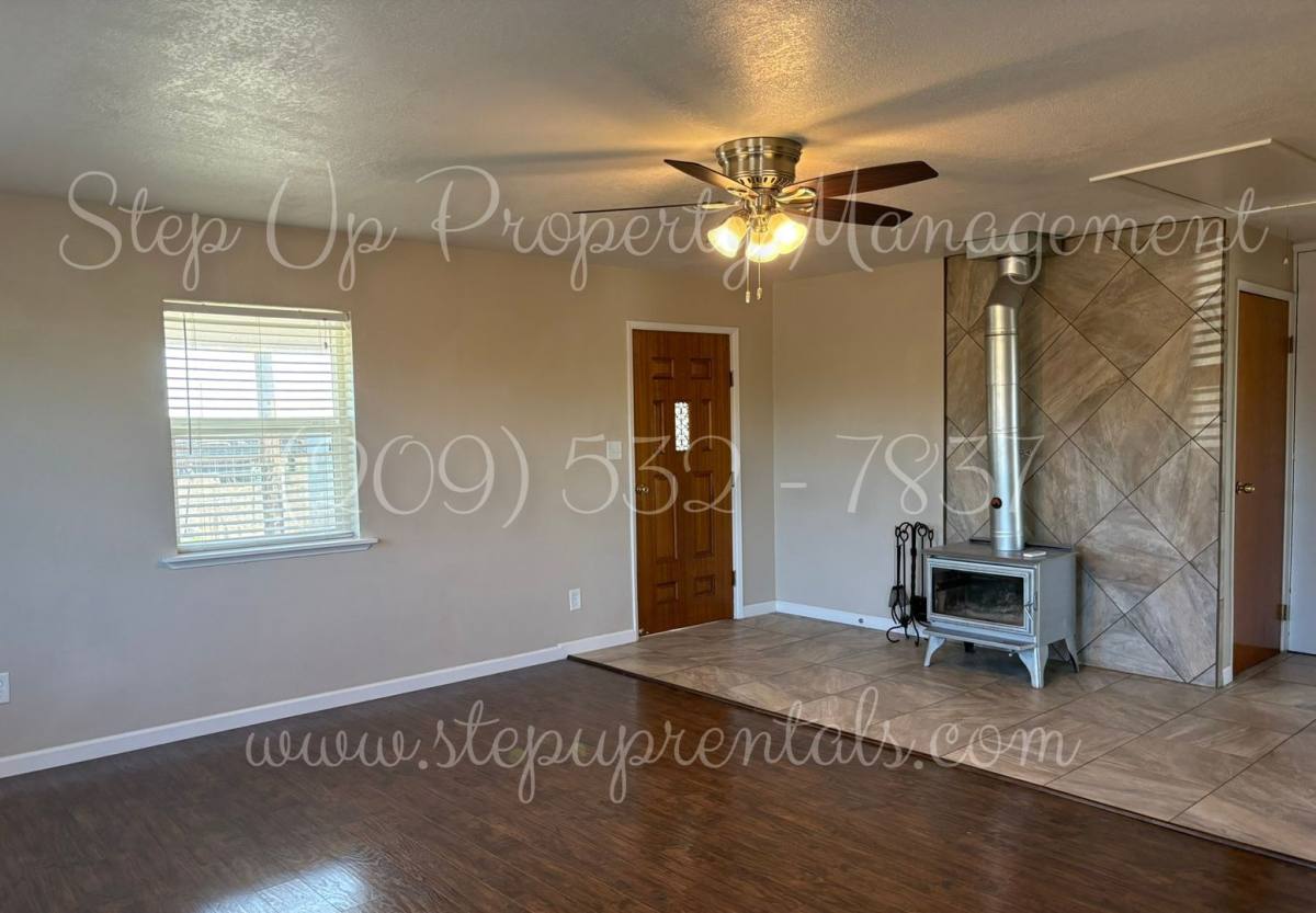 House for rent at 10313 Crackerbox Rd, Oakdale, CA 95361