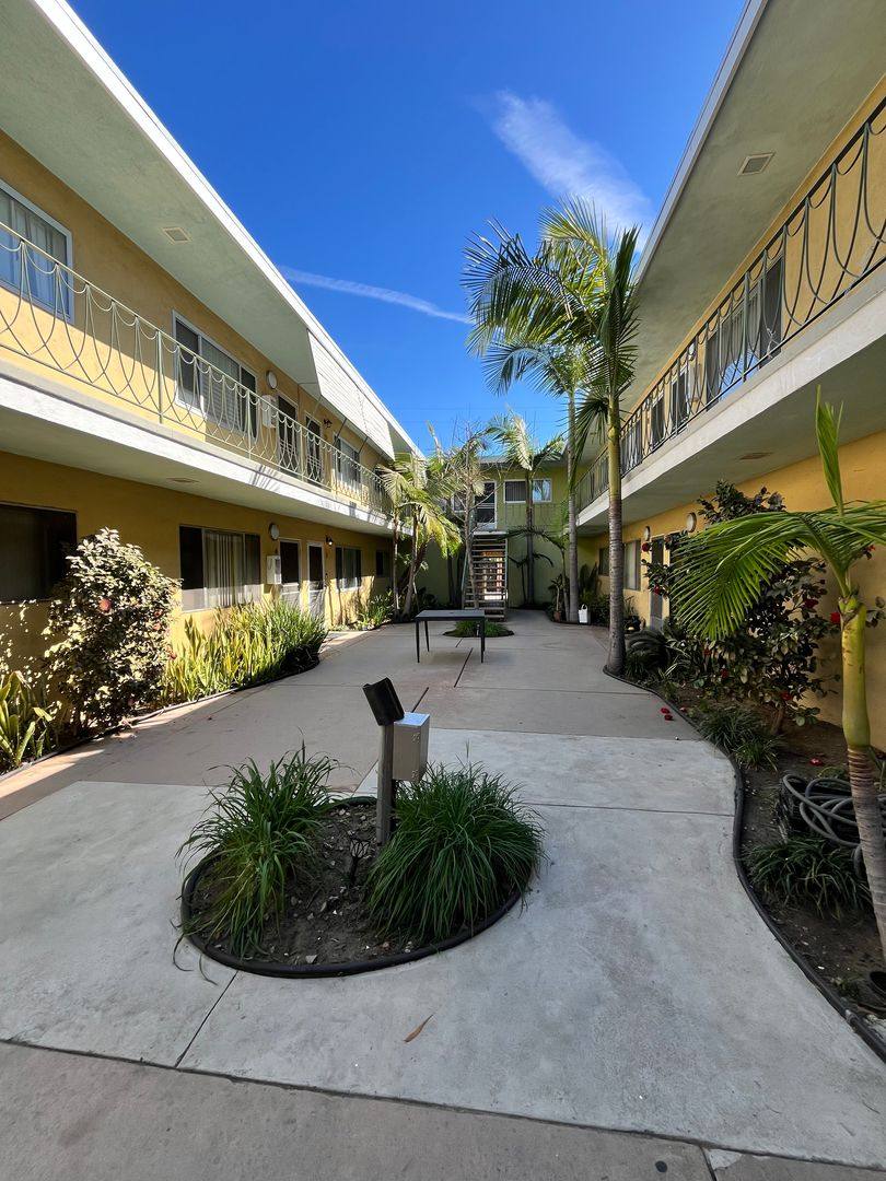 Apartment for rent at 2312 Santa Fe Ave, Long Beach, CA 90810