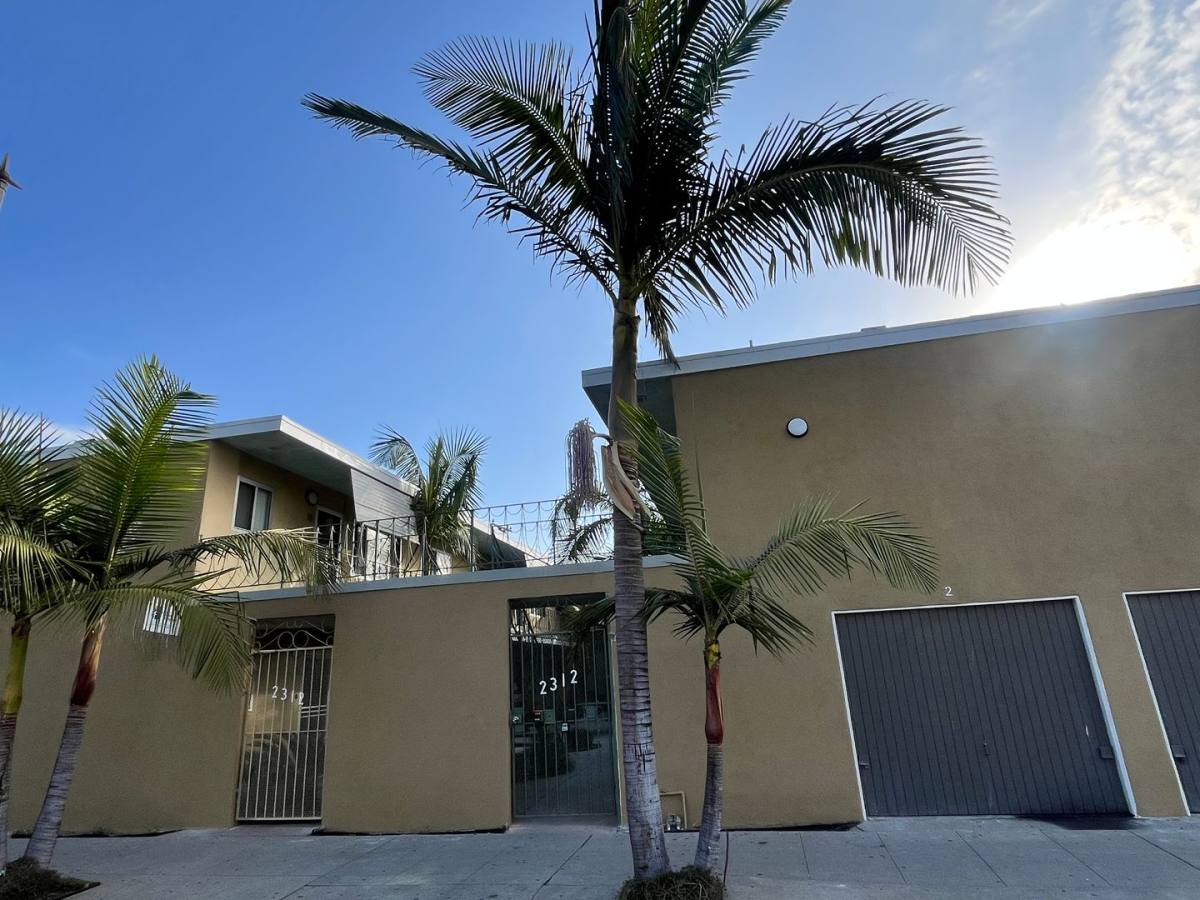 Apartment for rent at 2312 Santa Fe Ave, Long Beach, CA 90810